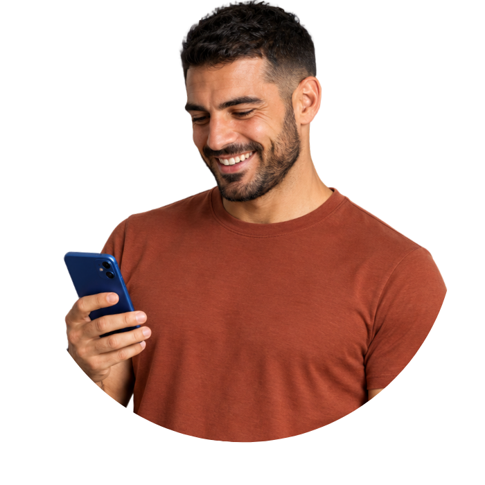 uomo con smartphone e offerte ops mobile